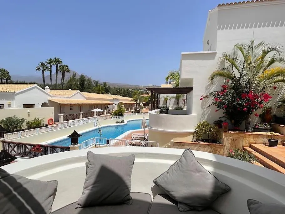 Luxury, Boutique Two-Bedroom Modern Townhouse With Golf Views Arona