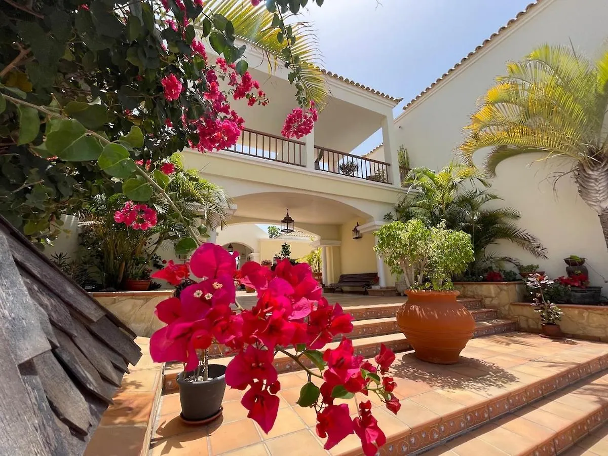 Luxury, Boutique Two-Bedroom Modern Townhouse With Golf Views Arona  İspanya