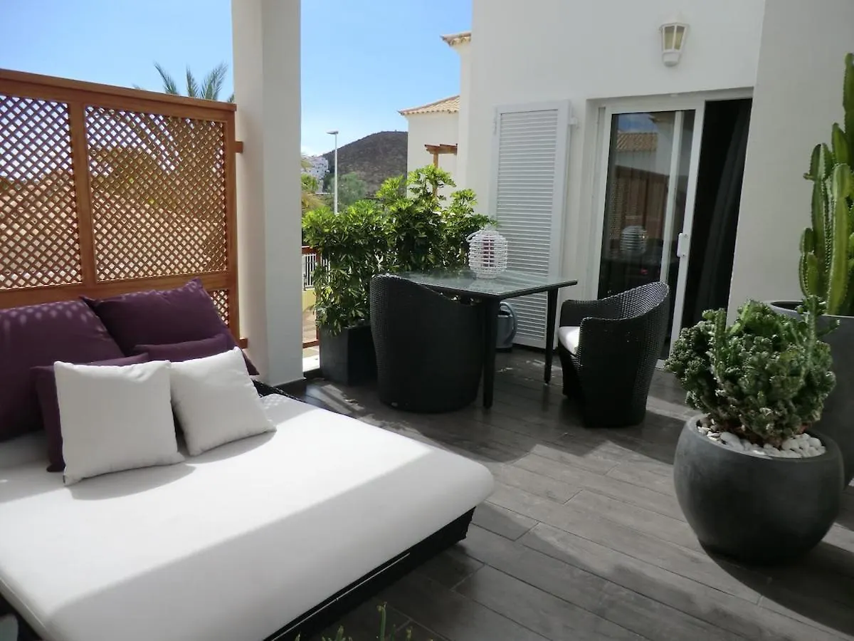 Villa Luxury, Boutique Two-Bedroom Modern Townhouse With Golf Views Arona